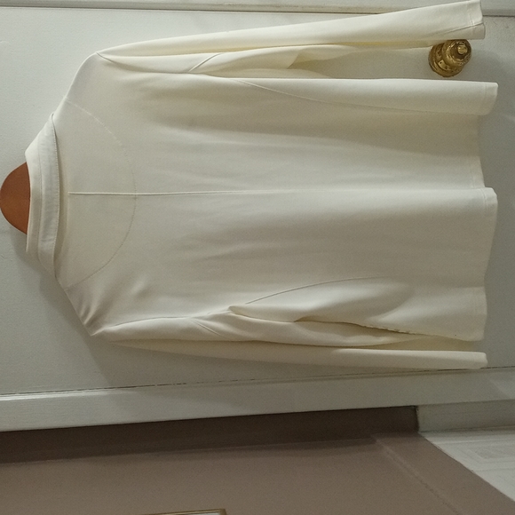 Brand new zip up jacket - Picture 3 of 5